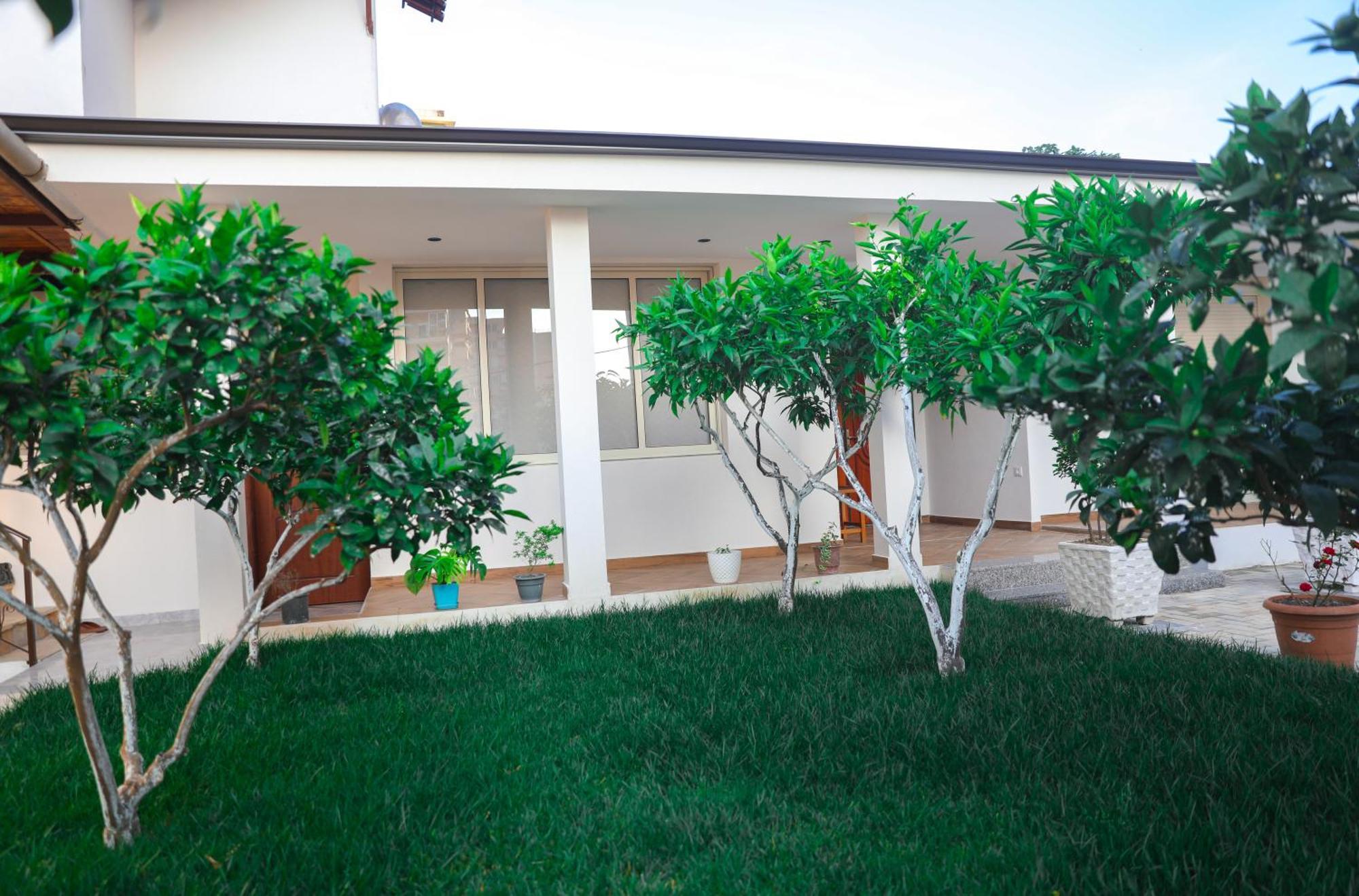 Guest House Esanbja Berat Exterior foto
