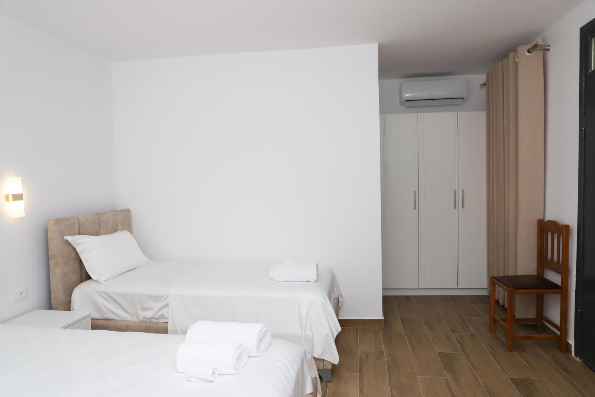 Guest House Esanbja Berat Exterior foto