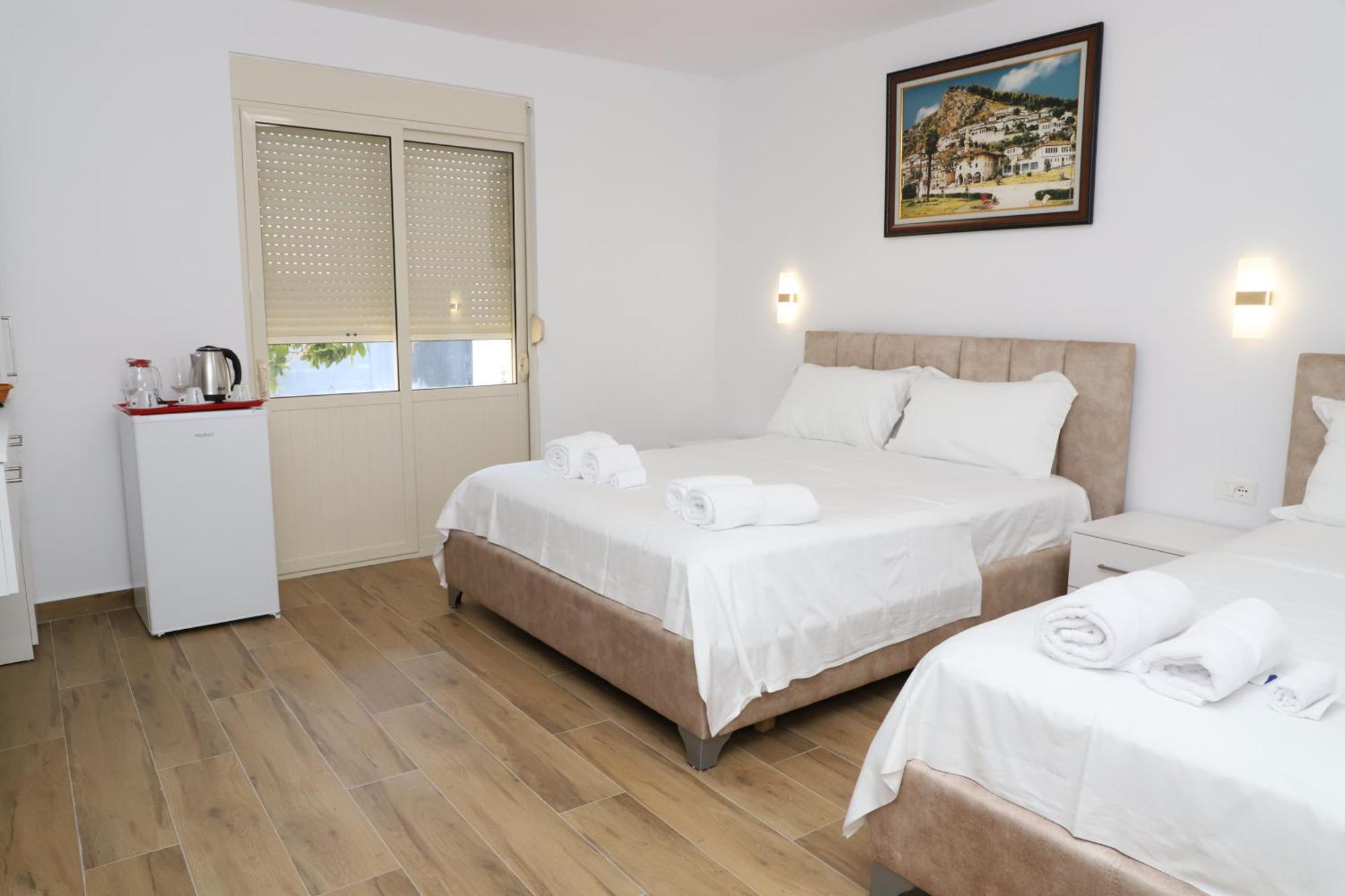 Guest House Esanbja Berat Exterior foto
