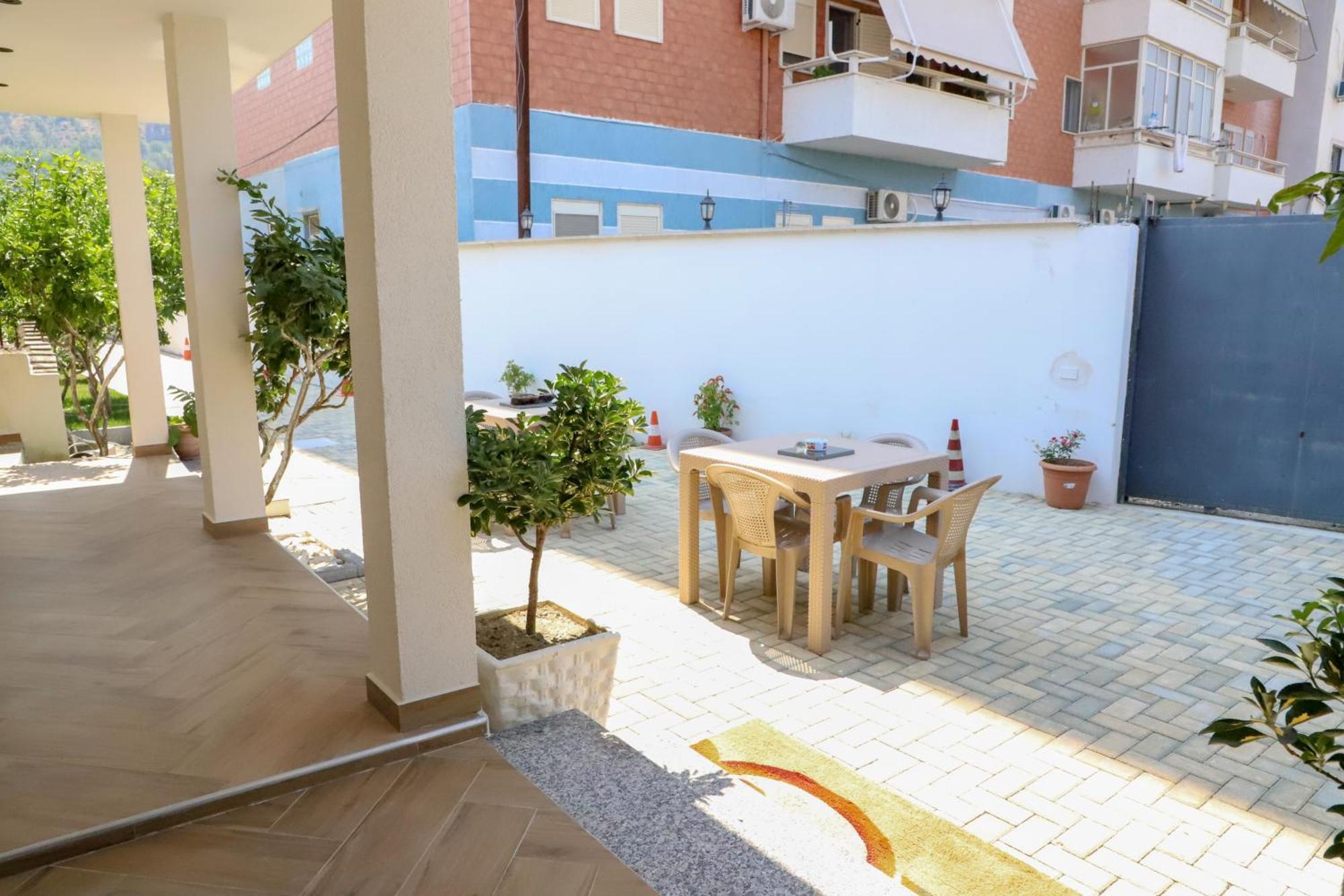 Guest House Esanbja Berat Exterior foto