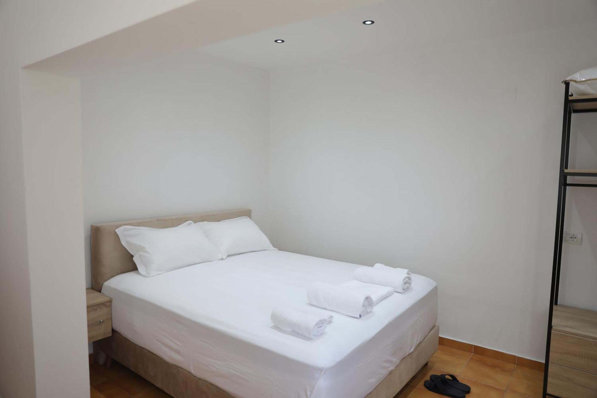 Guest House Esanbja Berat Exterior foto