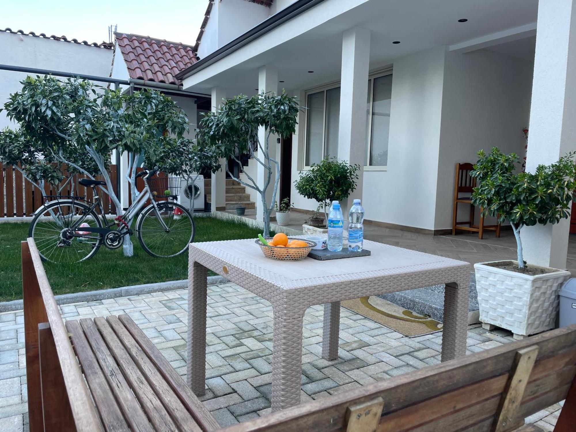 Guest House Esanbja Berat Exterior foto